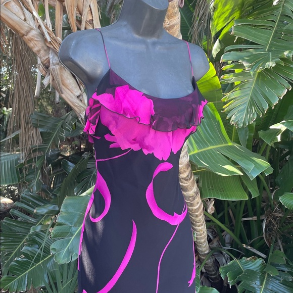 cache silk biased, cut ruffled dark floral dress - Picture 3 of 8